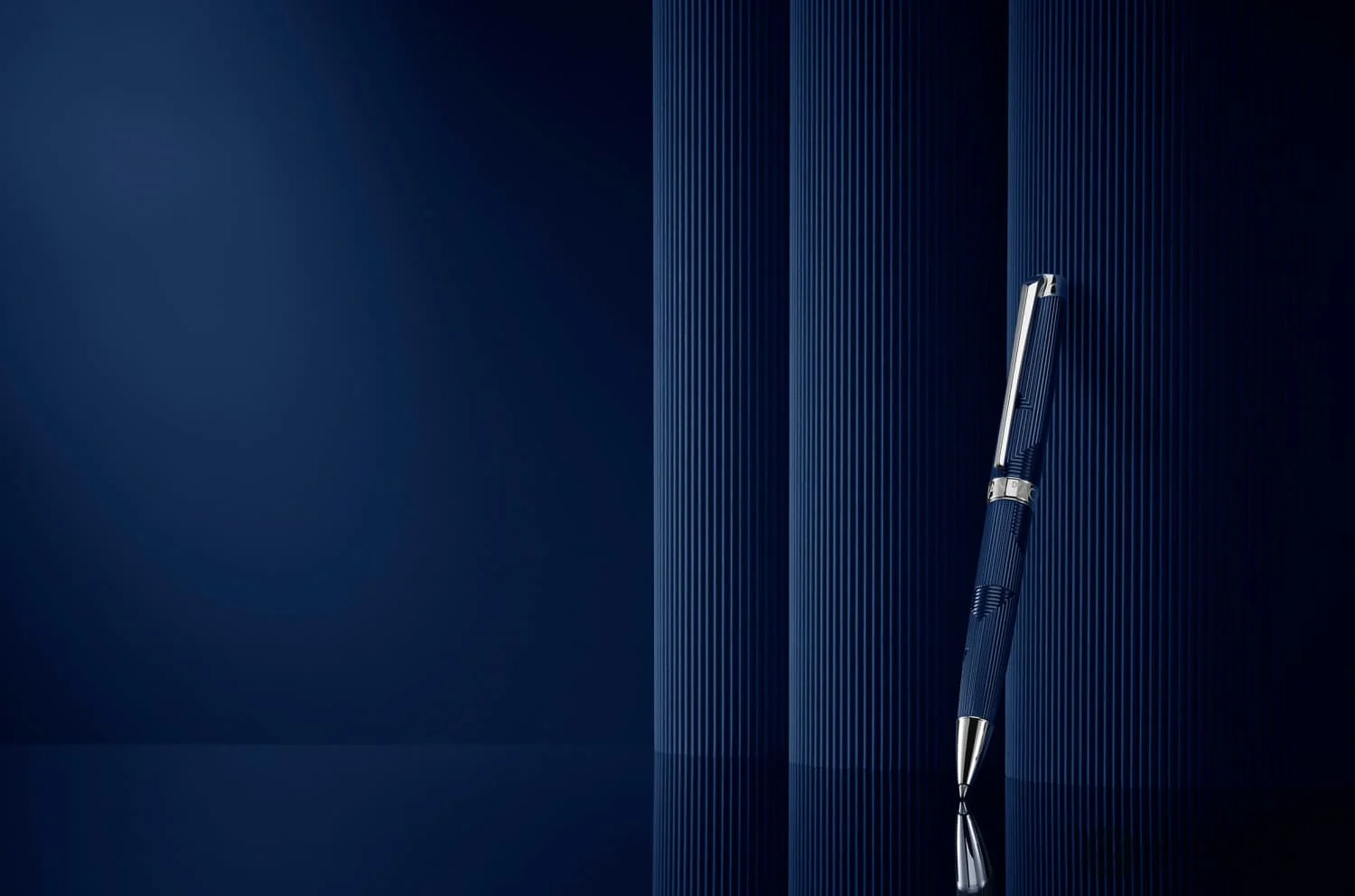 Caran d'Ache Léman Ballpoint Pen in Bleu Marin - Image 4
