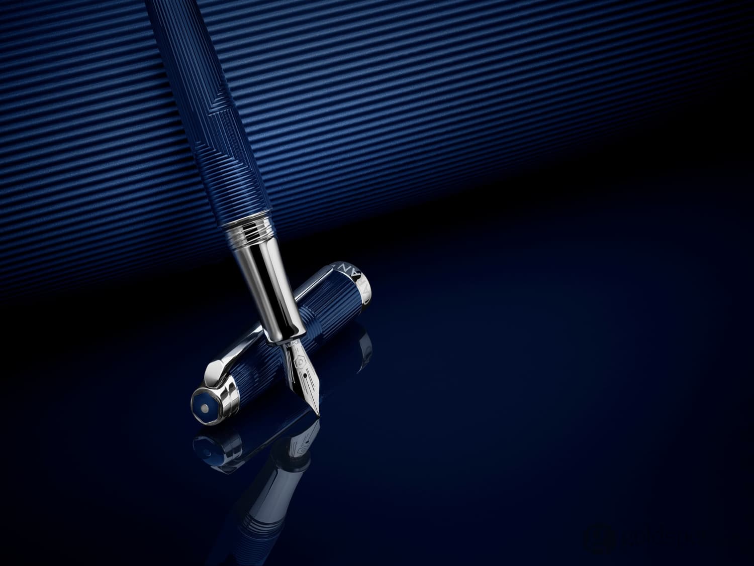 Caran d'Ache Léman Fountain Pen in Bleu Marin - 18K Gold - Image 7