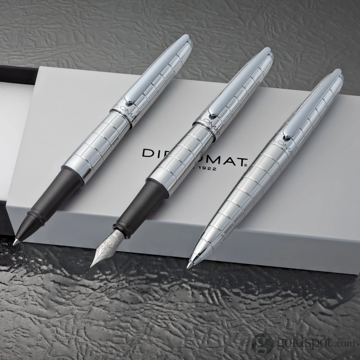 Diplomat Aero Fountain Pen in Rhomb - Image 2