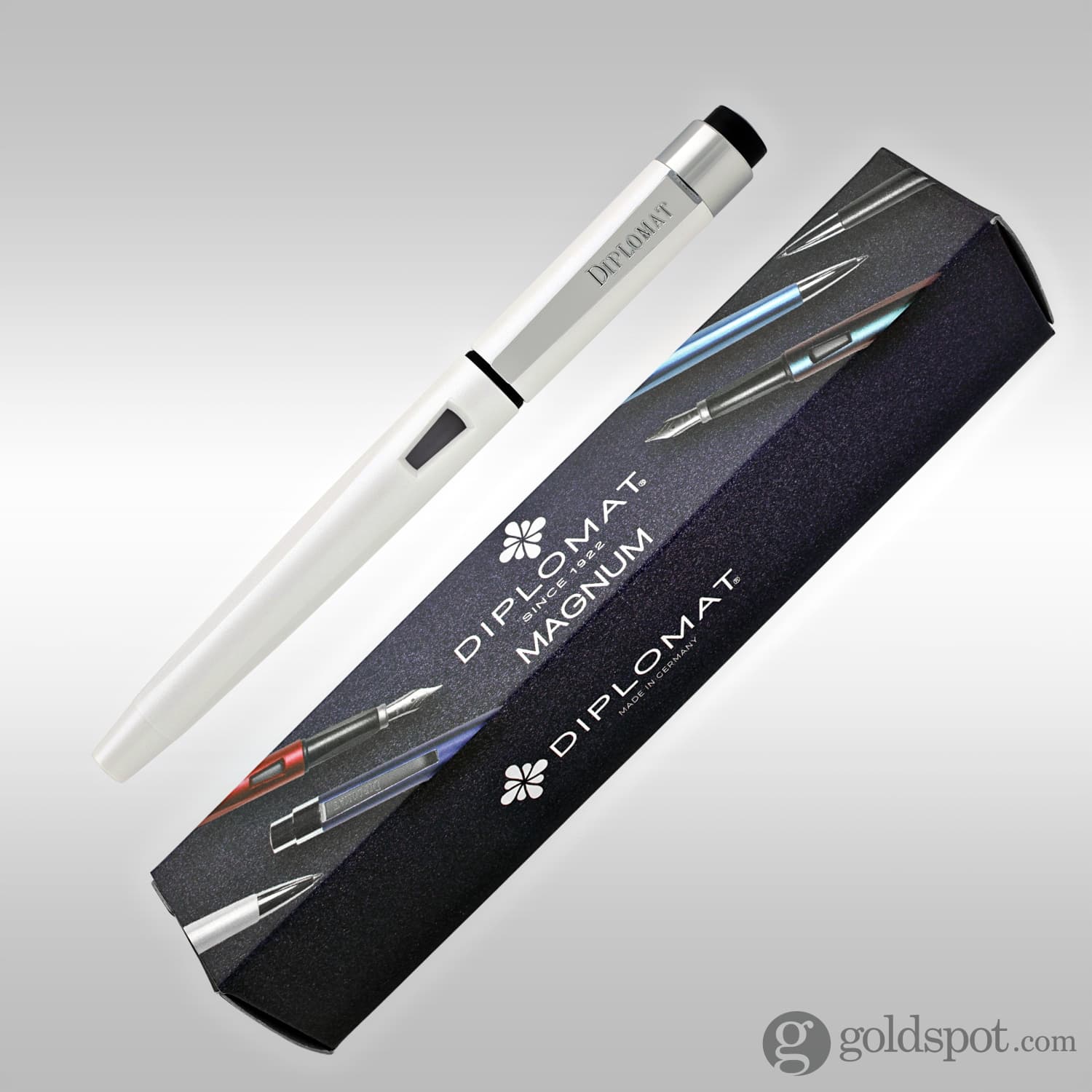 Diplomat Magnum Fountain Pen in Pearl White - Image 8