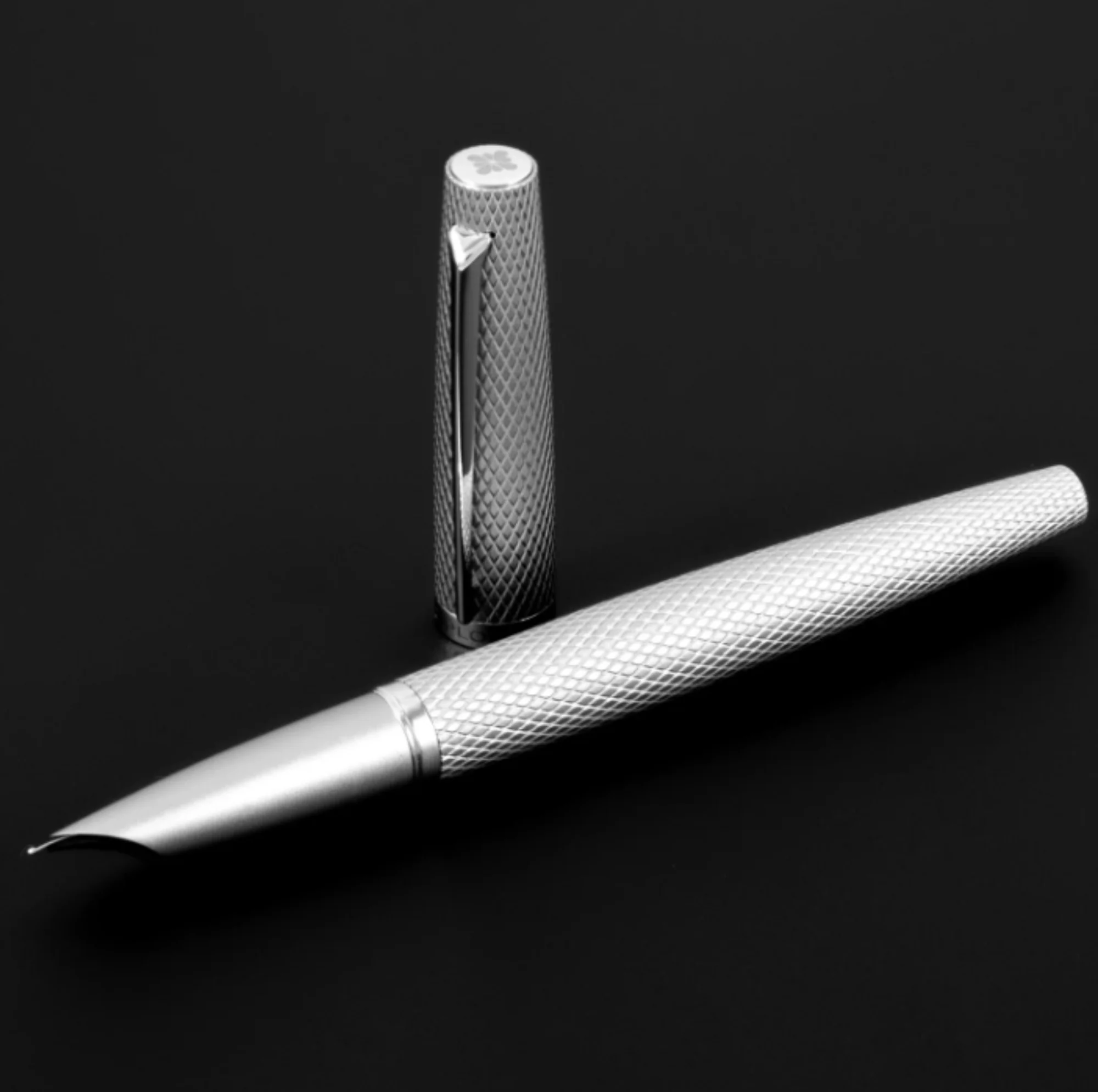 Diplomat Viper Fountain Pen in Silver Guilloche - Fine/Medium Nb - Image 11
