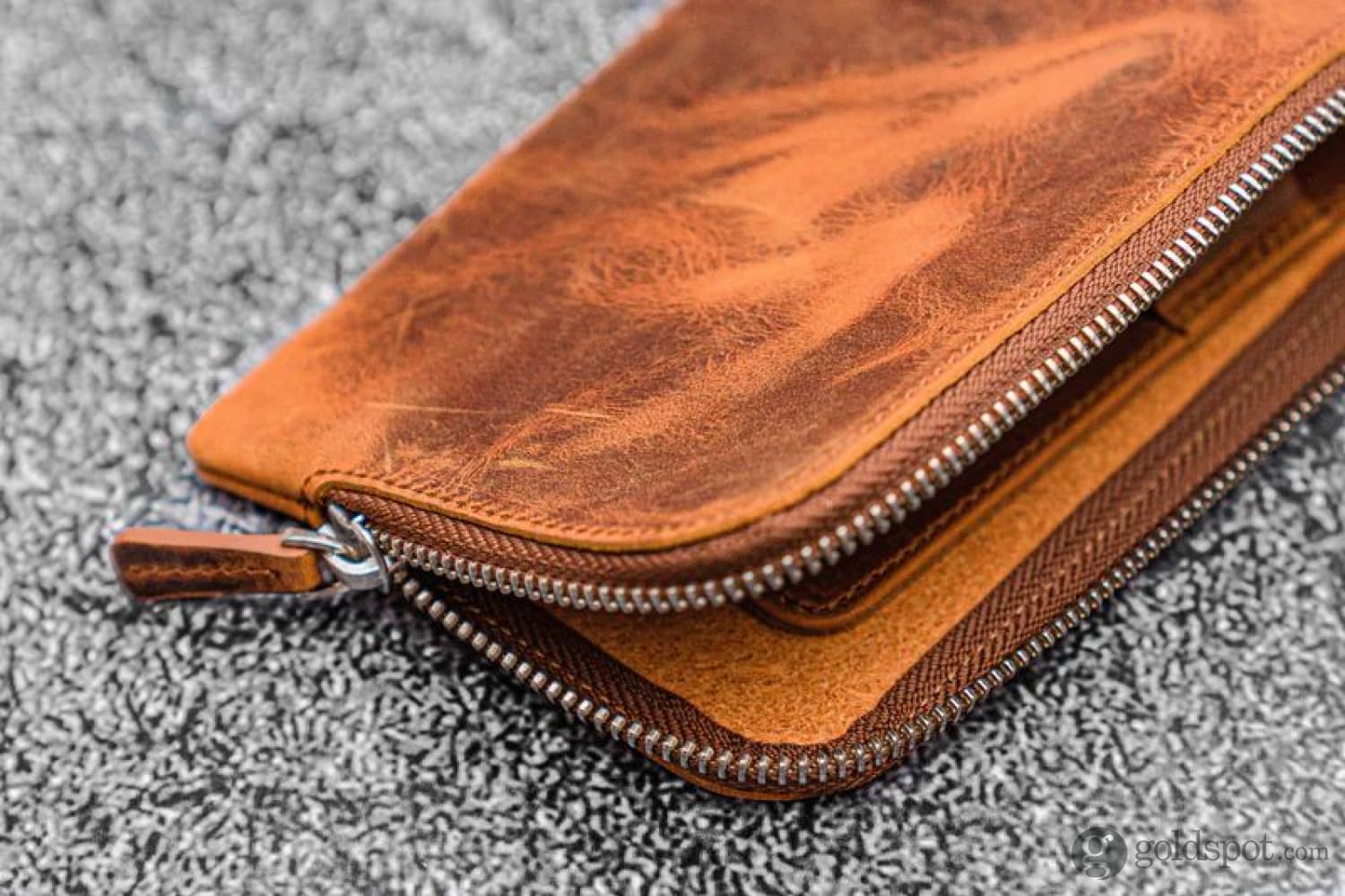 Galen Leather Slip-N-Zip 4 Slots Zippered Pen Pouch in Crazy Horse Brown - Image 2