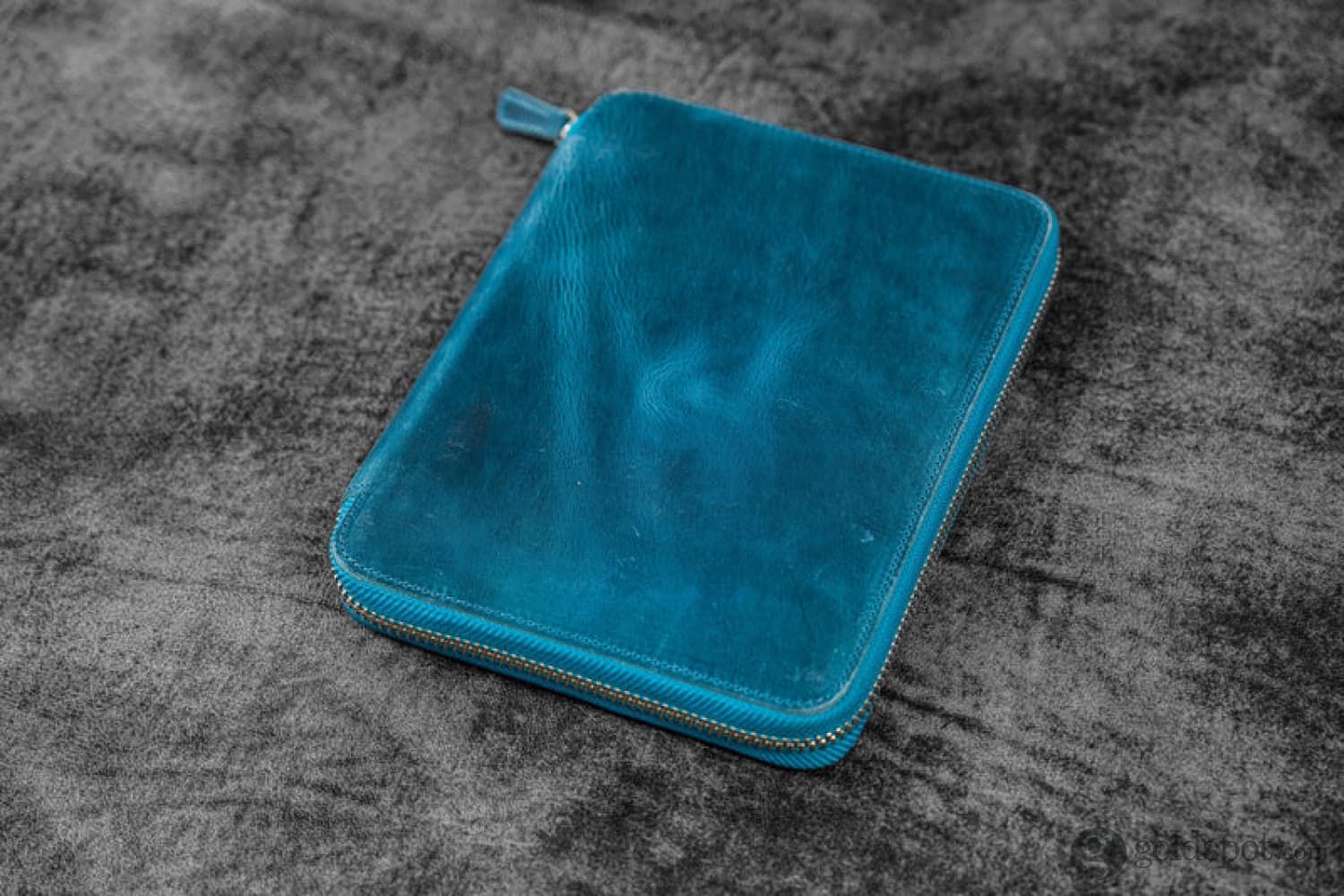 Galen Leather Zippered A5 Notebook Folio in Crazy Horse Ocean Blue - Image 2