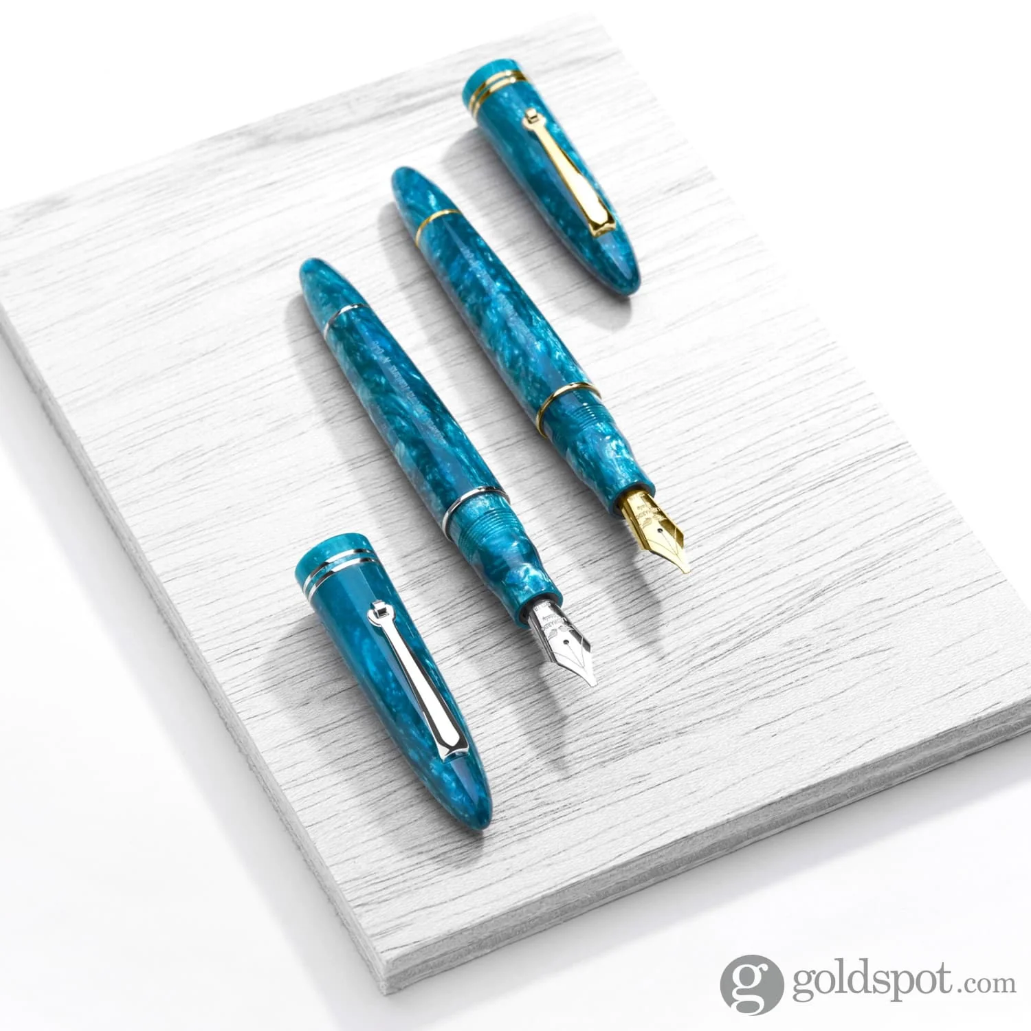 Leonardo Furore Fountain Pen in Emerald Blue with Gold Trim - Image 3
