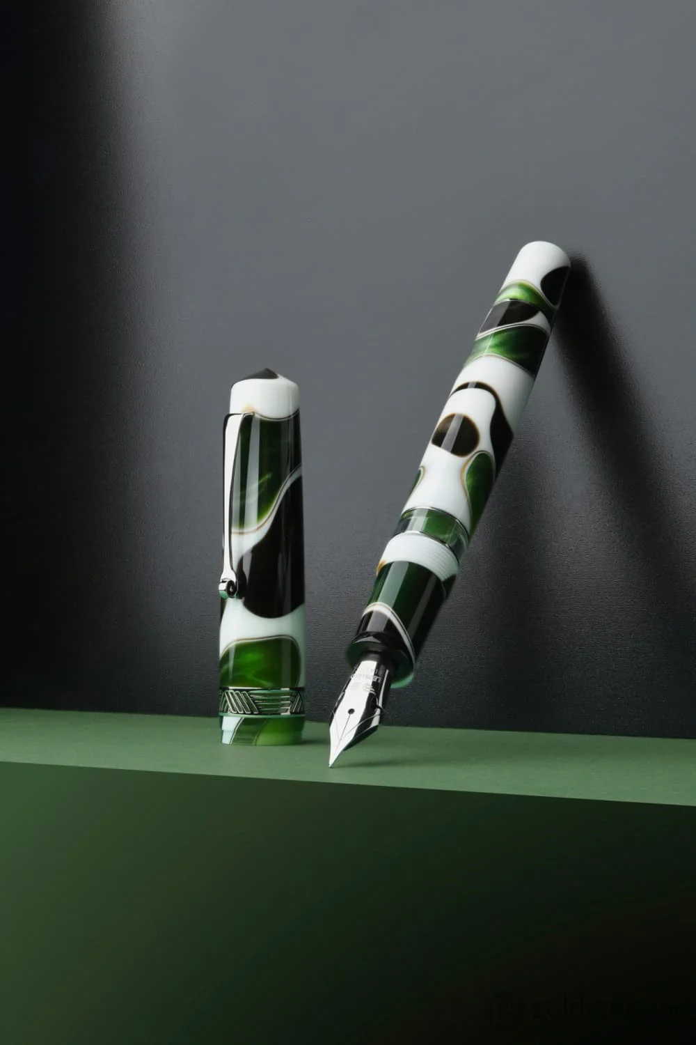 Leonardo Momento Magico Fountain Pen in Foglia - Image 3