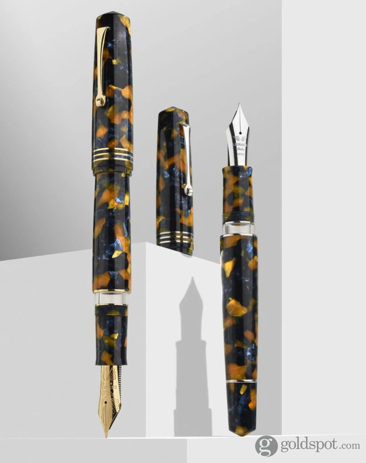 Leonardo Momento Zero Grande 2.0 Fountain Pen in Crepuscolo Marino No. 8 Size 14kt Gold Nib - Image 2