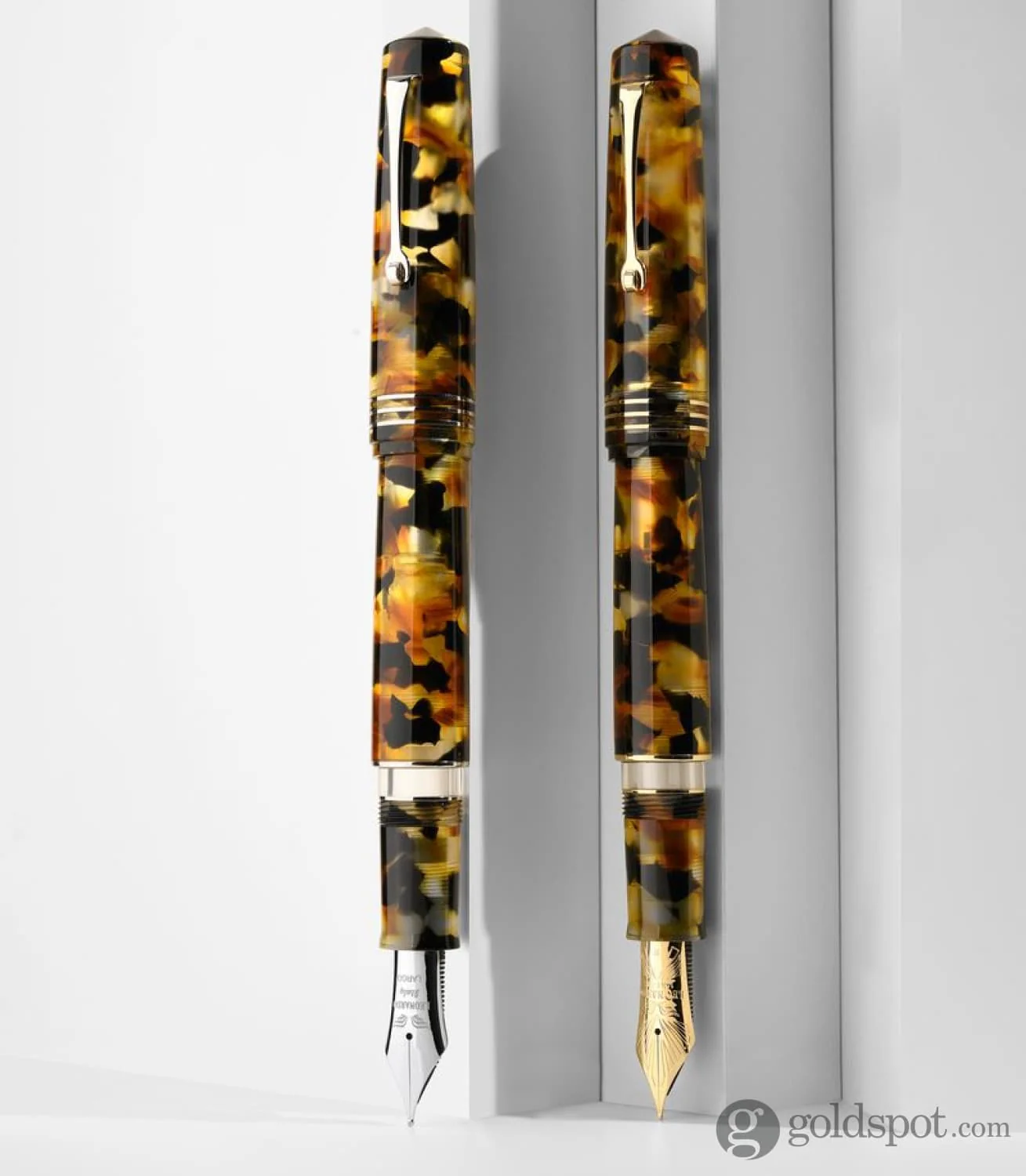 Leonardo Momento Zero Grande 2.0 Fountain Pen in Sottobosco No. 6 Size Nib - Image 2