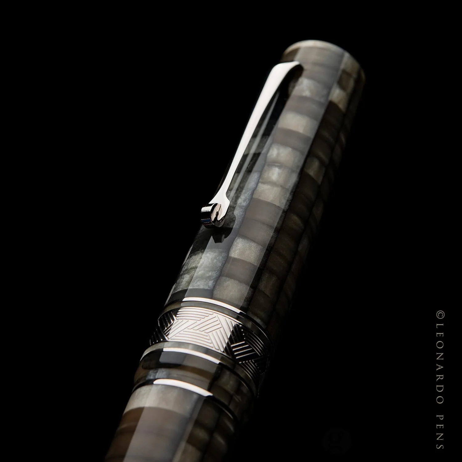 Leonardo Mosaico Fountain Pen in Chiaroscuro - 14kt Gold Nib - Image 5