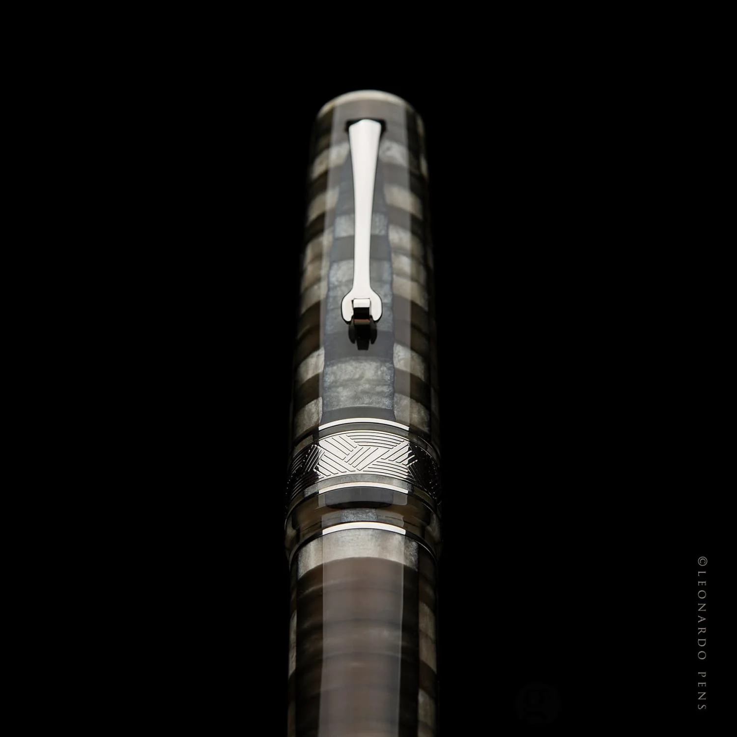 Leonardo Mosaico Fountain Pen in Chiaroscuro - 14kt Gold Nib - Image 6