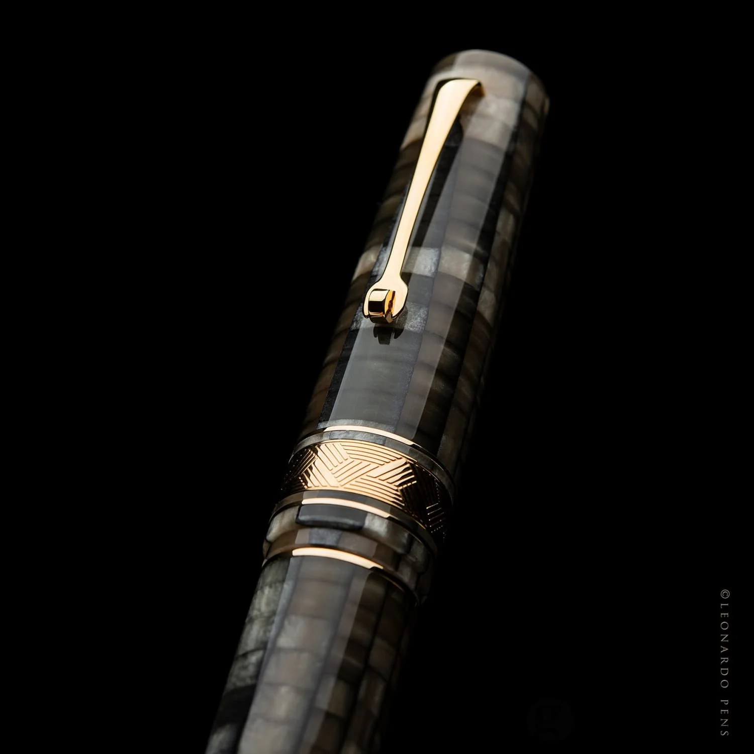 Leonardo Mosaico Fountain Pen in Chiaroscuro - 14kt Gold Nib - Image 8