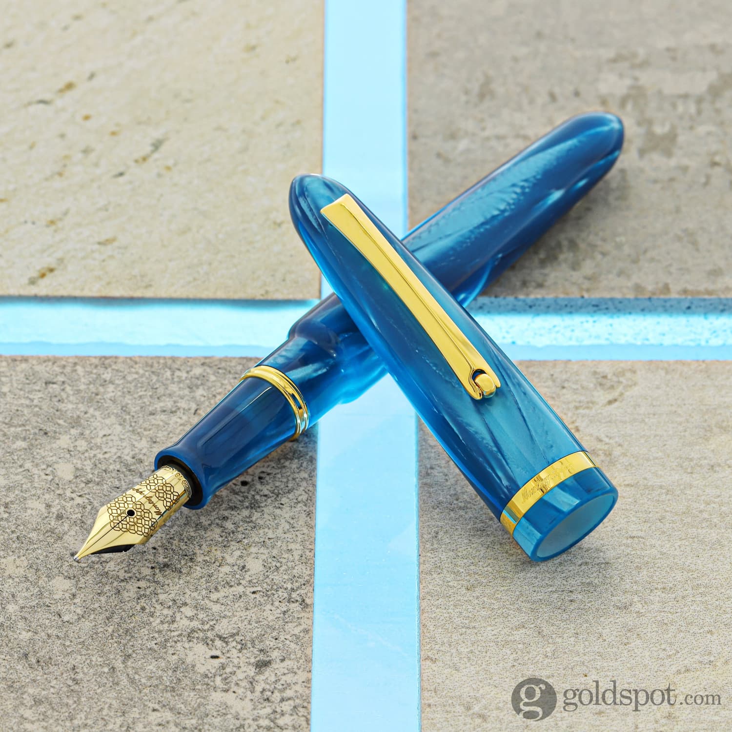 Montegrappa Venetia Fountain Pen in Turquoise Celluloid with 18kt gold nib - Limited Edition - Image 10