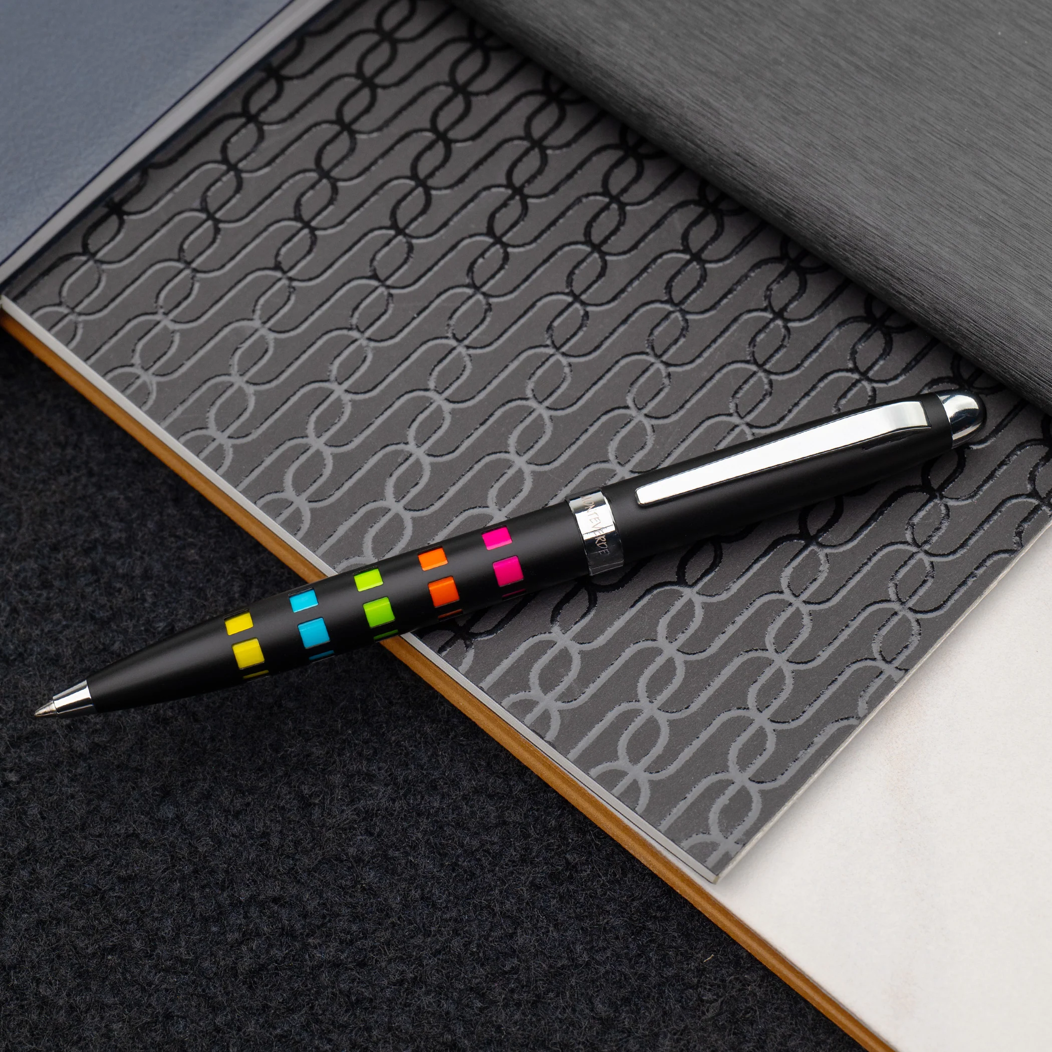 Monteverde Illusia Gel Pen in Square Shapes Black Matte with Chrome Trim - Image 8