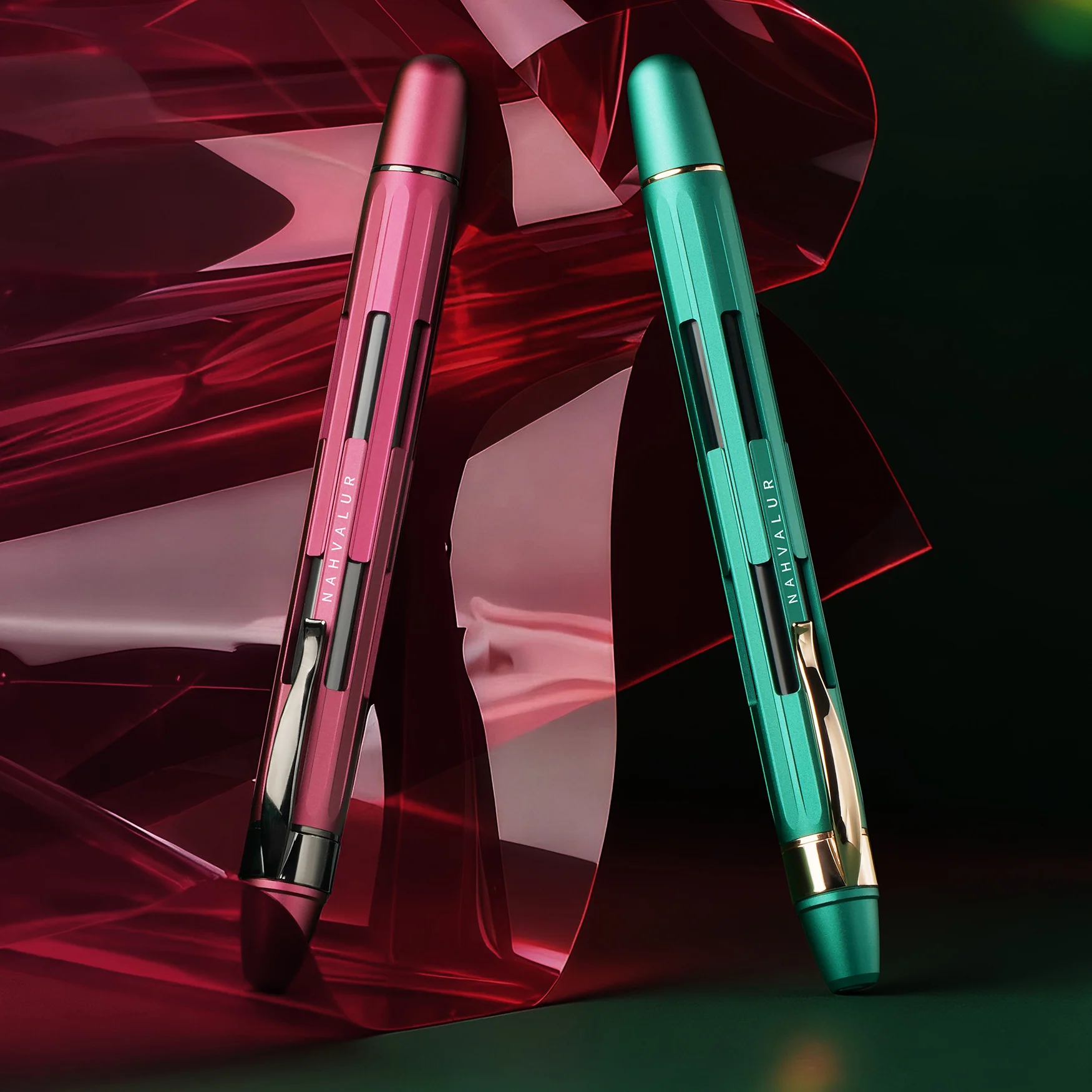 Nahvalur Eclipse Retractable Fountain Pen in Emerald with Gold Trim - Image 12