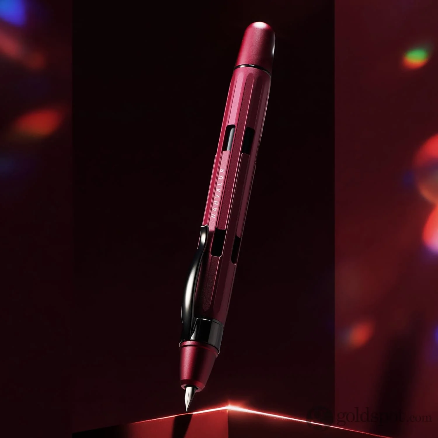 Nahvalur Eclipse Retractable Fountain Pen in Ruby with Black Trim - Image 10