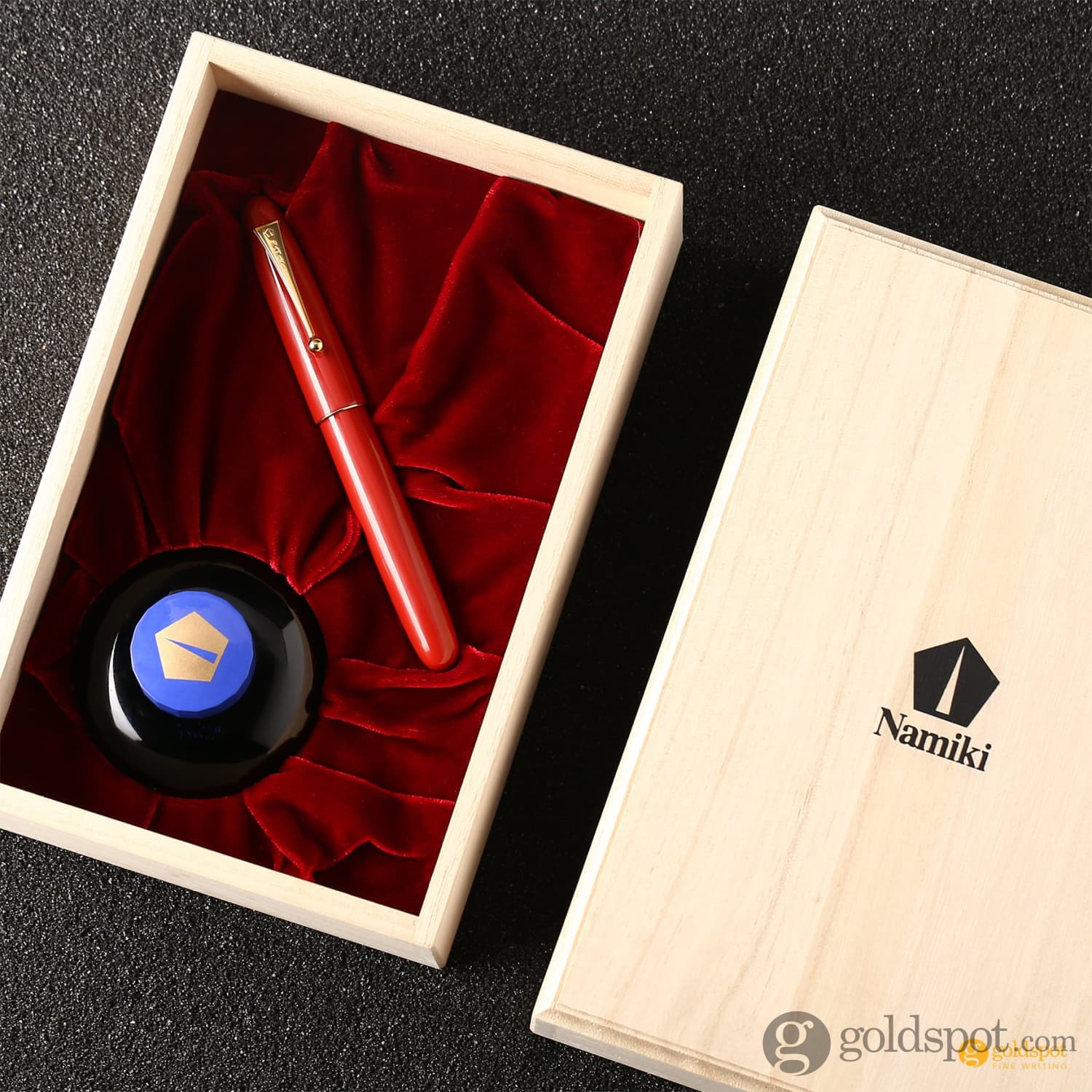 Namiki Yukari Royale Fountain Pen in Vermilion Urushi - 18K Gold - Image 10