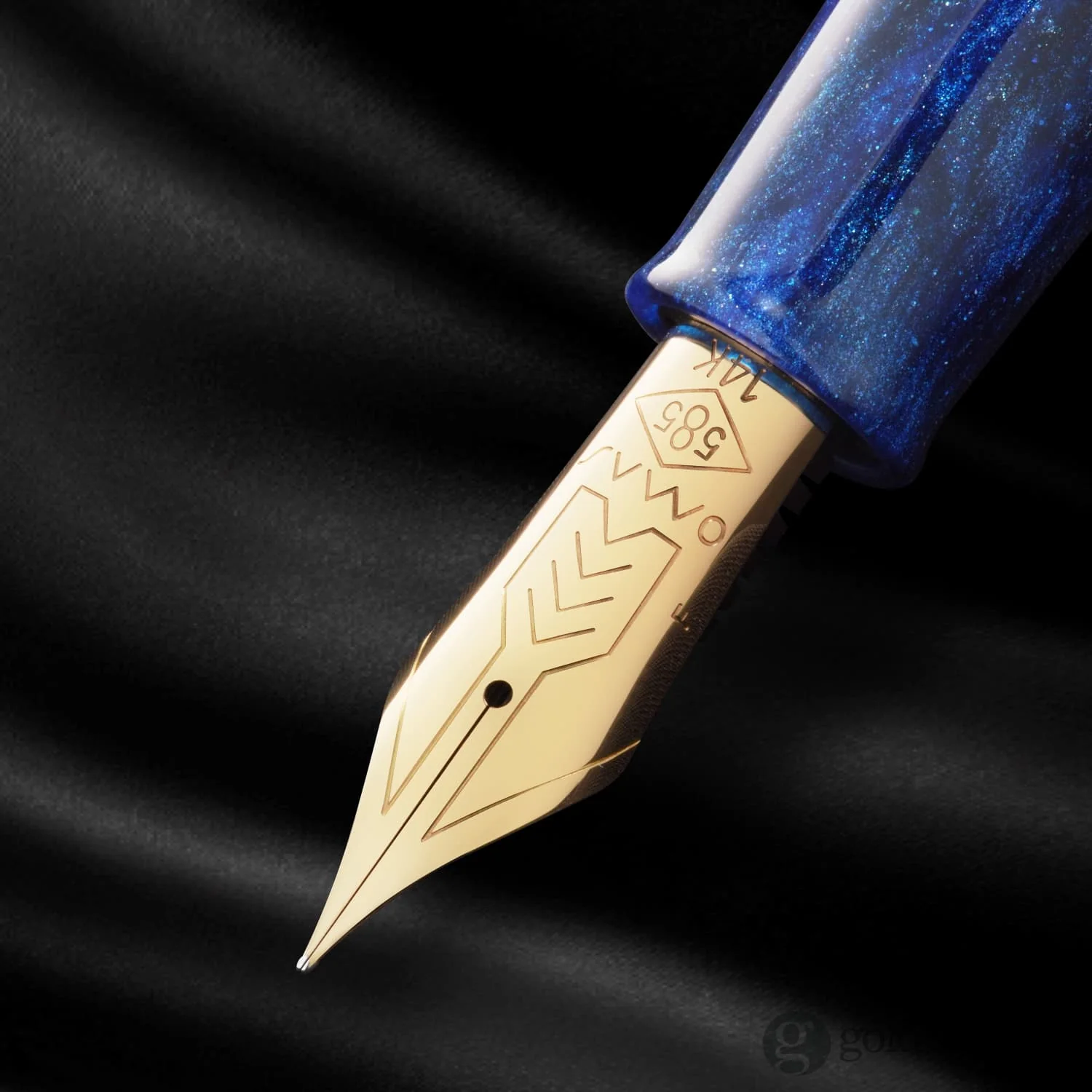 Omas Bologna Fountain Pen in Azzurro Diamante (Diamond Blue) with Gold Trim - Image 10