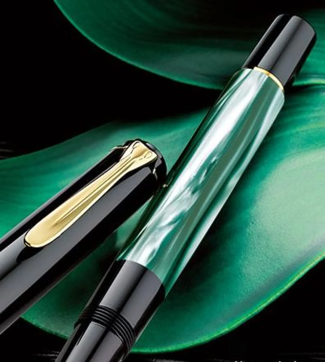 Pelikan M200 Series Fountain Pen in Green Marble with Gold Trim - Image 10