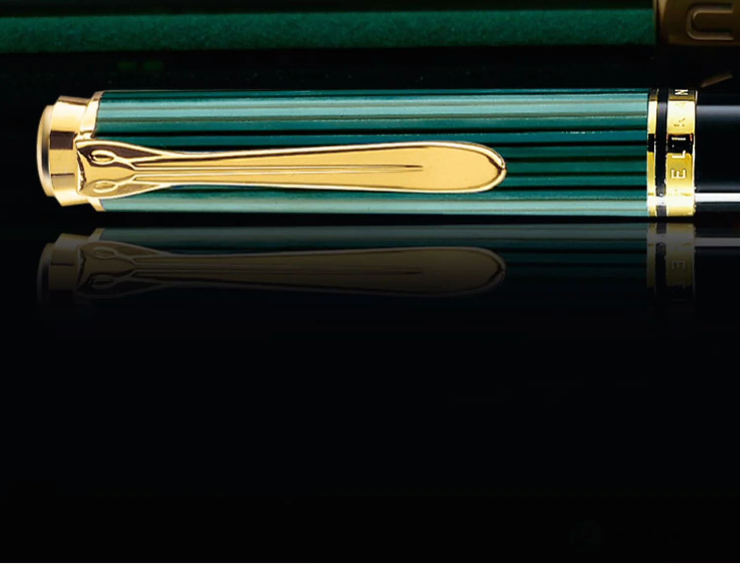 Pelikan Souveran D600 Mechanical Pencil in Black & Green with Gold Trim - 0.7mm - Image 3