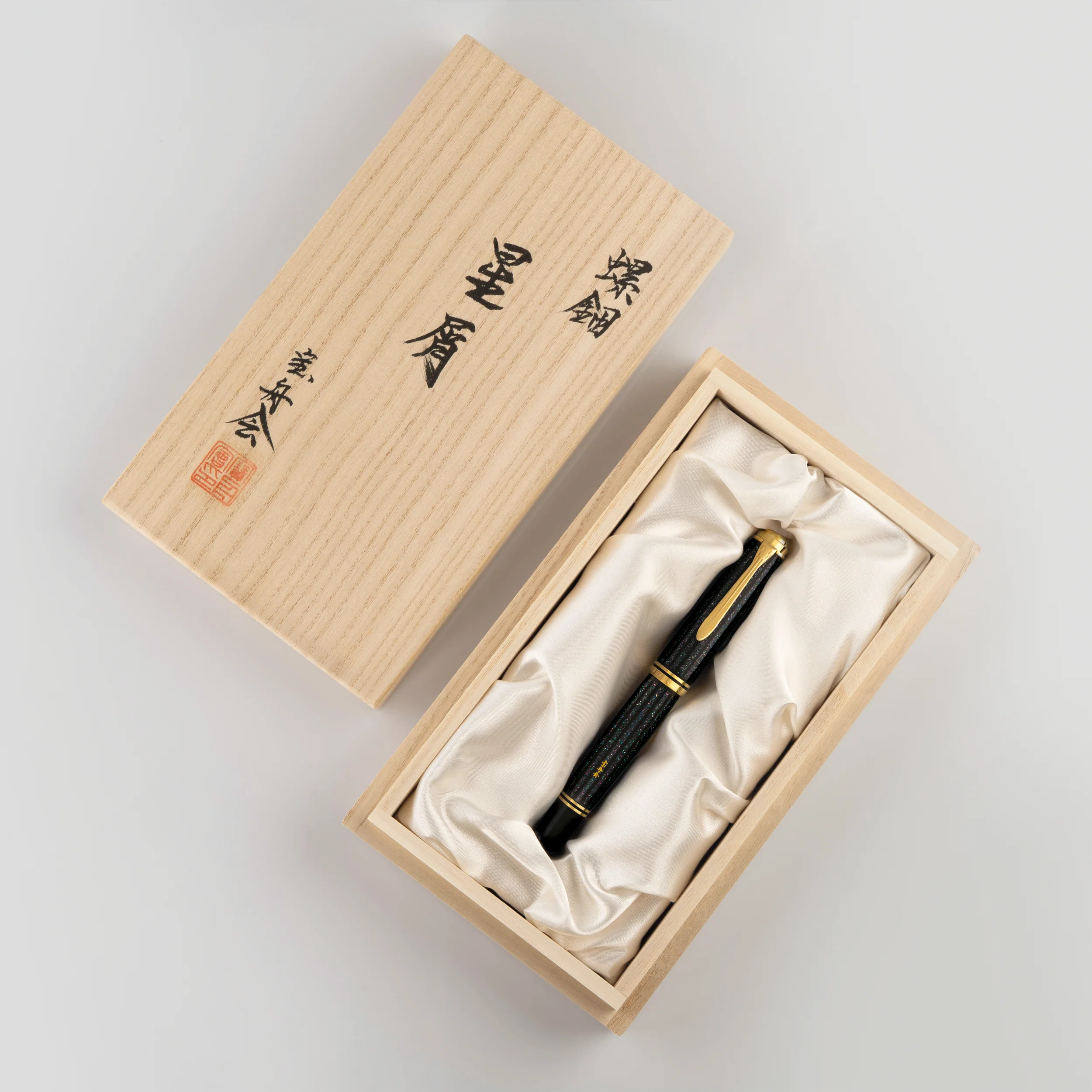 Pelikan Souverän M1000 Fountain Pen in Raden Stardust “Hoshikuzu" - Medium Nib - Limited Edition - Image 5