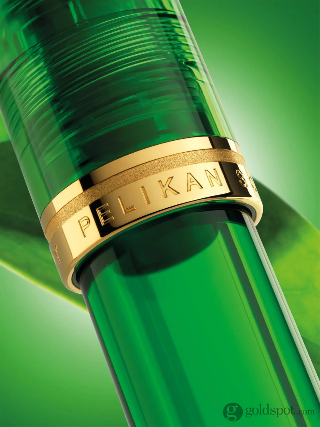 Pelikan Souveran M800 Fountain Pen in Green Demonstrator with Gold Trim - 18K Gold - Image 10