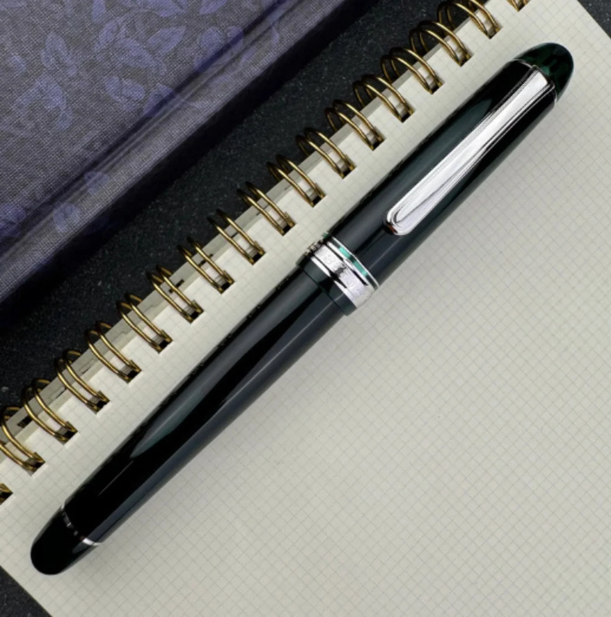 Platinum 3776 Century Fountain Pen in Laurel Green - 14K Gold - Image 8