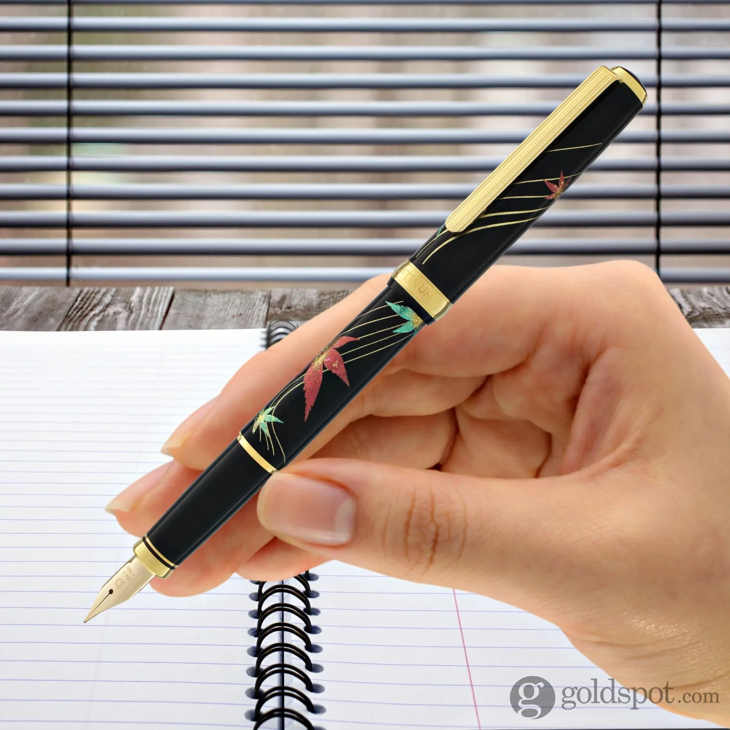 Platinum Classic Maki-e Fountain Pen in Autumn Leaves - 18K Gold - Image 9