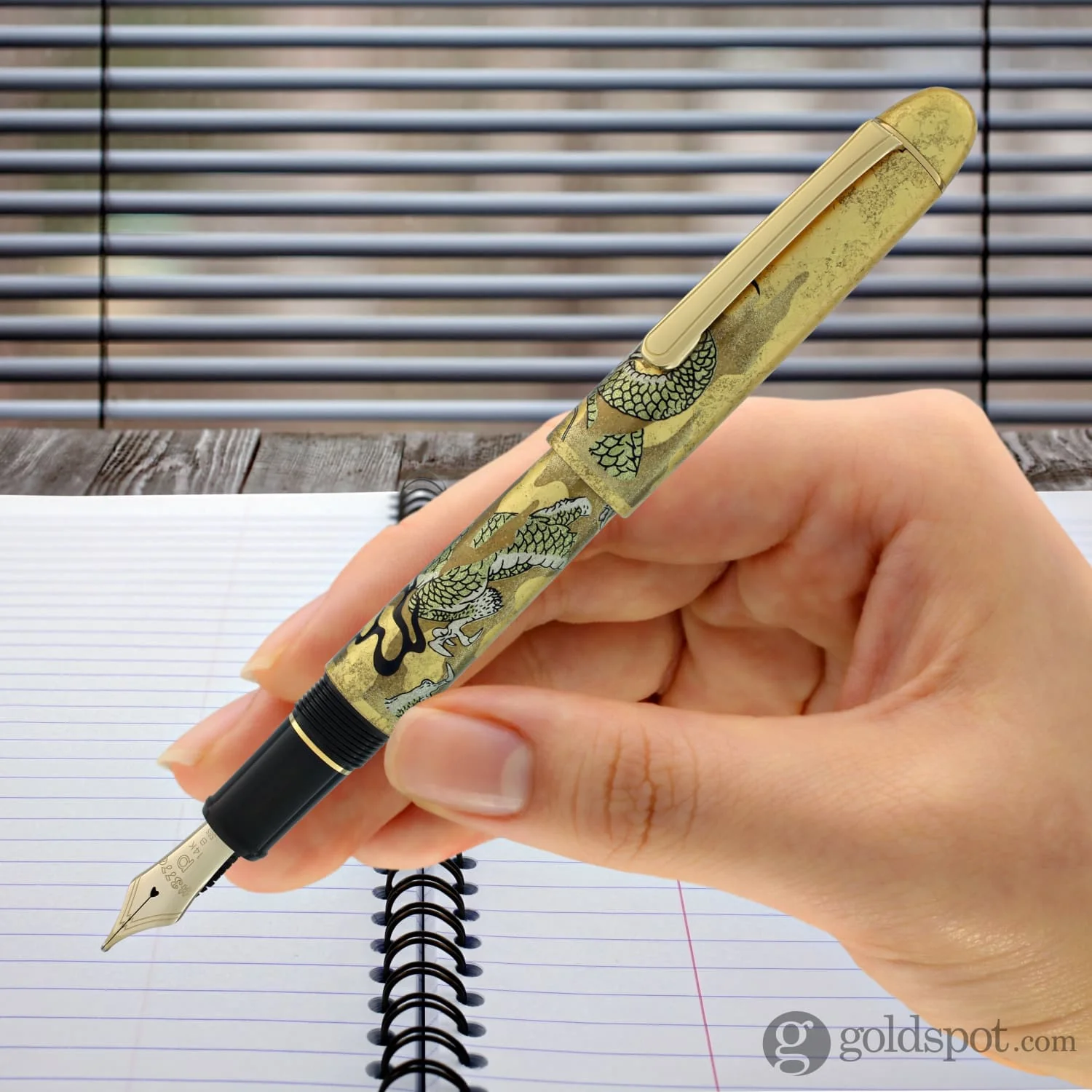 Platinum Kanazawa-haku Fountain Pen in Ascending Dragon - 14K Gold - Image 8
