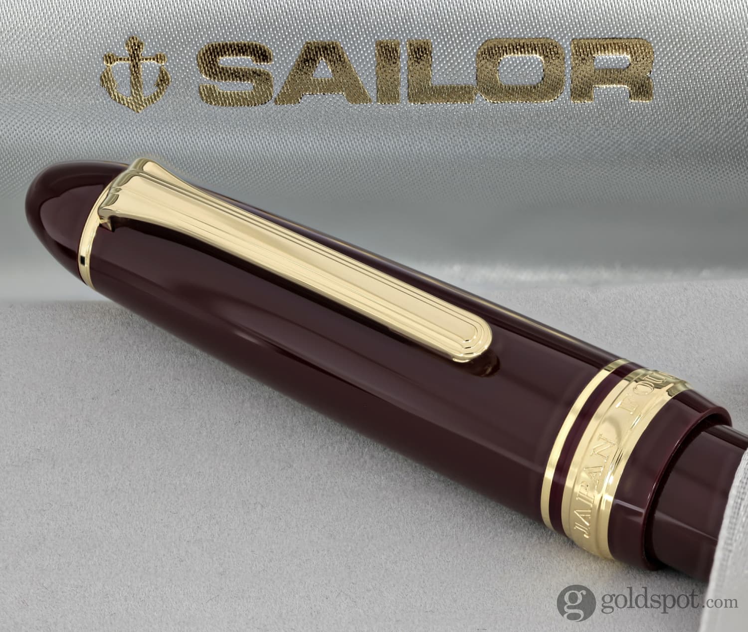 Sailor 1911 Large Ballpoint Pen in Maroon with Gold Trim - Image 3