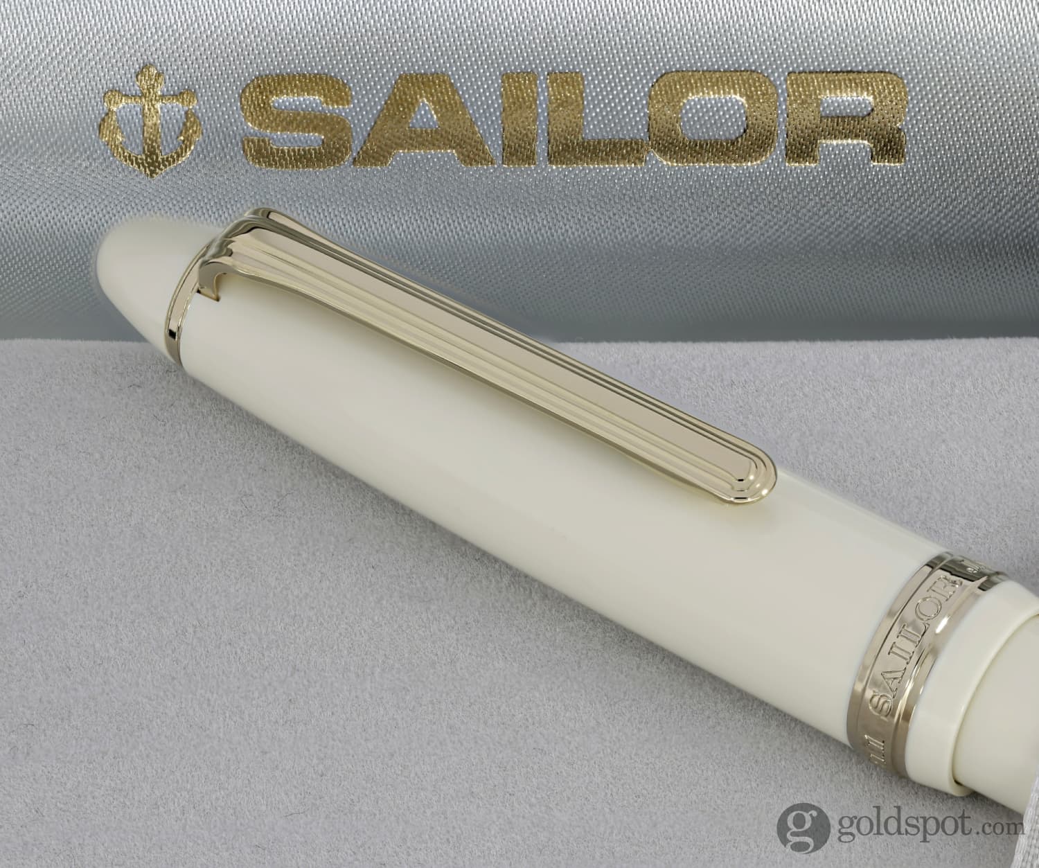 Sailor 1911 Standard Ballpoint Pen in Ivory with Gold Trim - Image 3