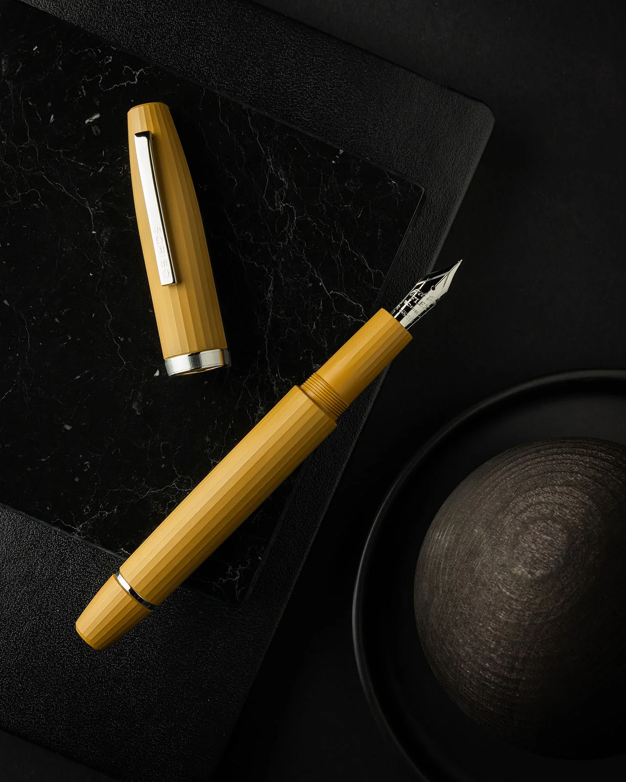 Scribo Flow Fountain Pen in Forma with Platinum Trim - Image 3