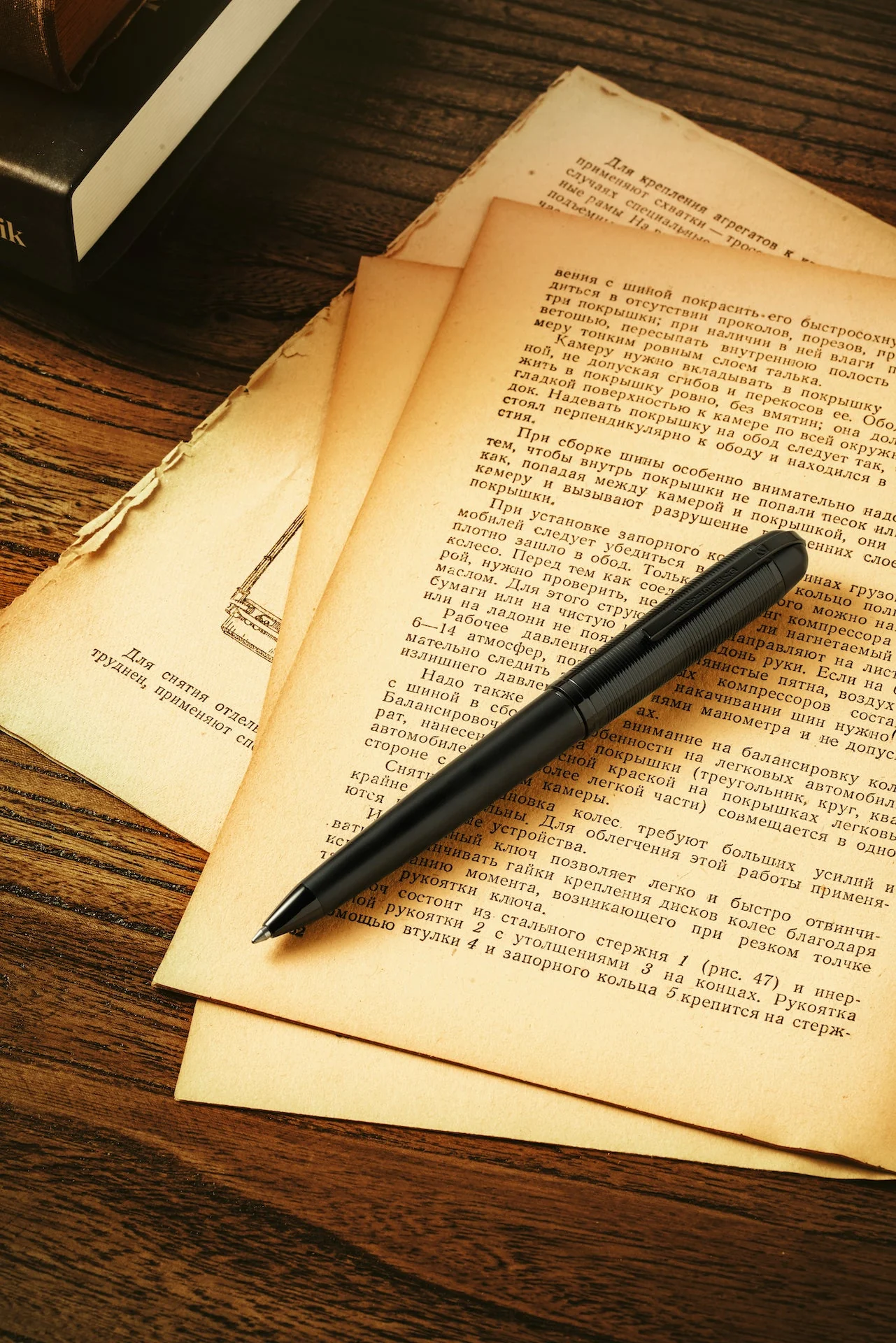 Wahl Eversharp Skyline Rollerball Pen in Aviator Black Trim - Image 4